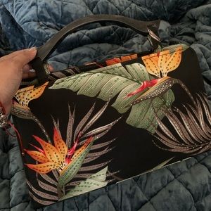 tiki time! 🌺🍹🌋 bird of paradise purse for YOU!
